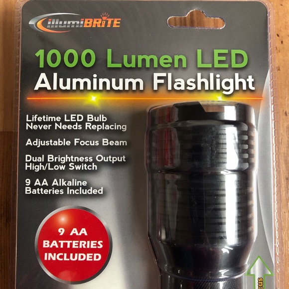 NEW IllumiBrite Aluminum LED Flashlight 1000 Lumen - Picture 3 of 13